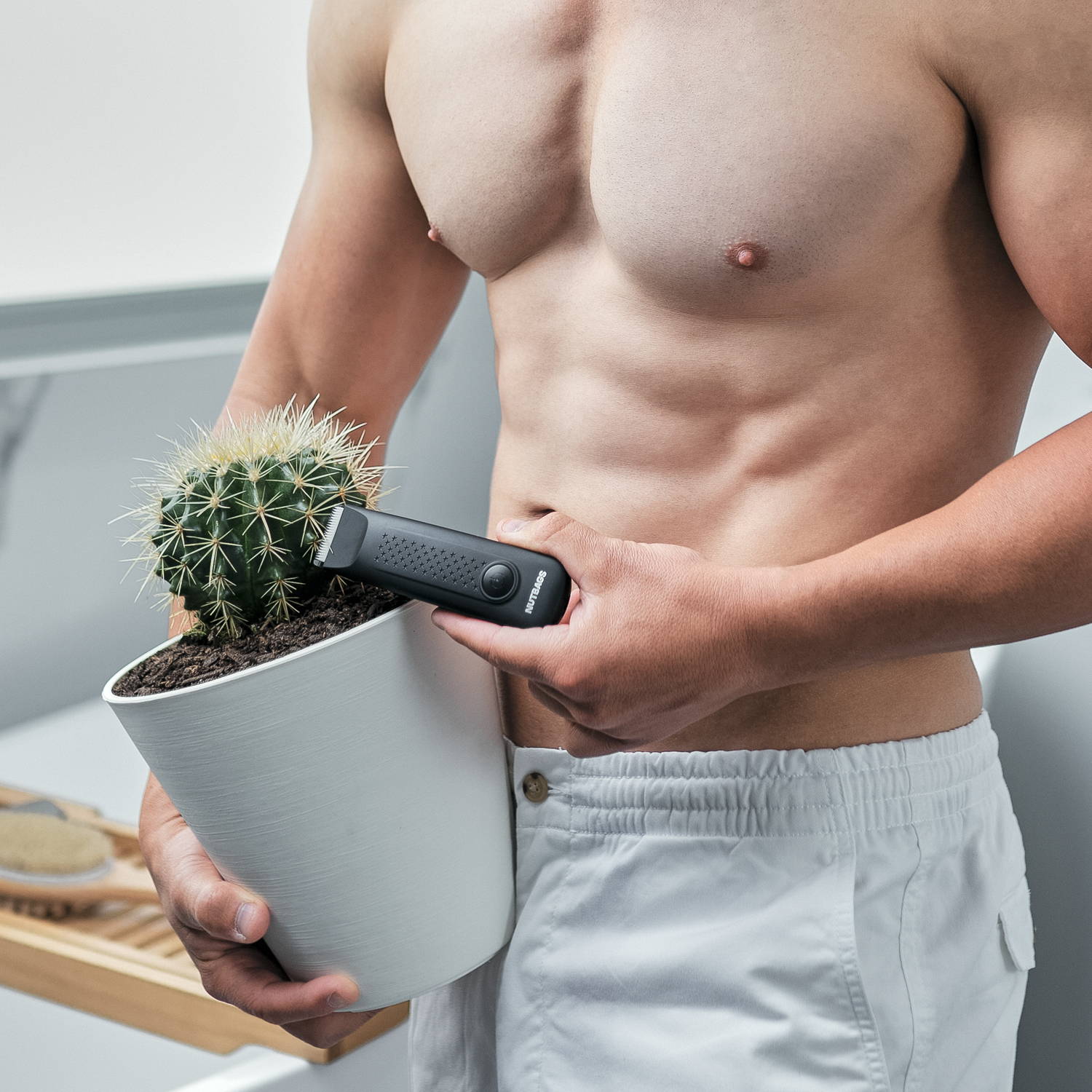 ELECTRIC TRIMMERS & STRAIGHTENERS